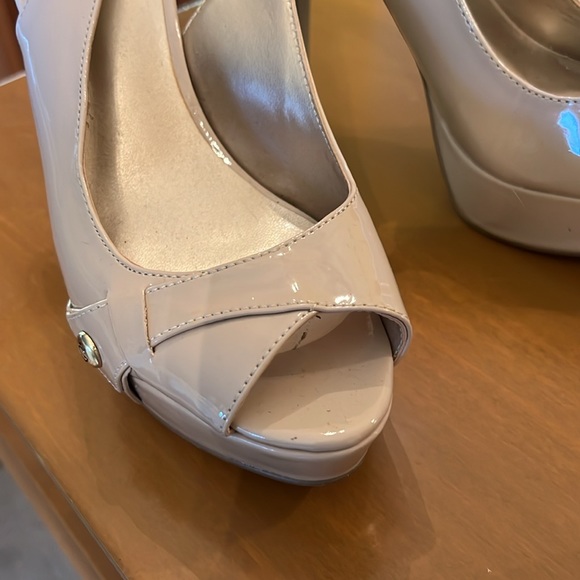 BEAUTIFUL GUESS OPEN TOED PLATFORM HIGH HEELS - Picture 2 of 6